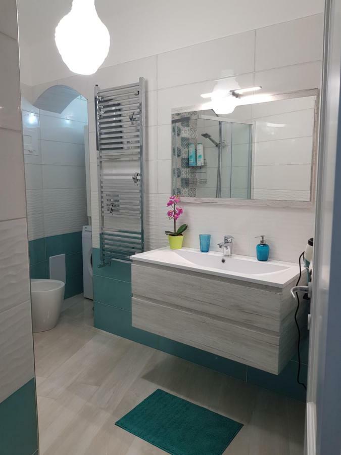 Al Teatro Verdi Luxury Apartment Салерно Екстер'єр фото