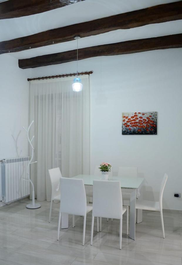 Al Teatro Verdi Luxury Apartment Салерно Екстер'єр фото